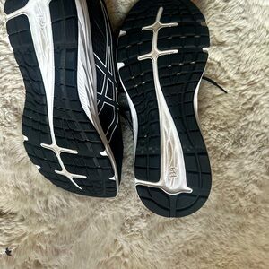 EUC ASICS ladies runner